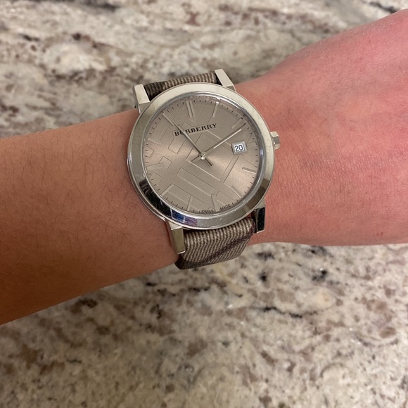 Burberry Smoke Check Watch - Picture 10 of 11
